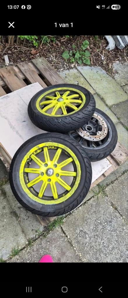 Pirelli banden met velgen voor MP3 - Nieuw en gebruikt, Ophalen of Verzenden, Gebruikt