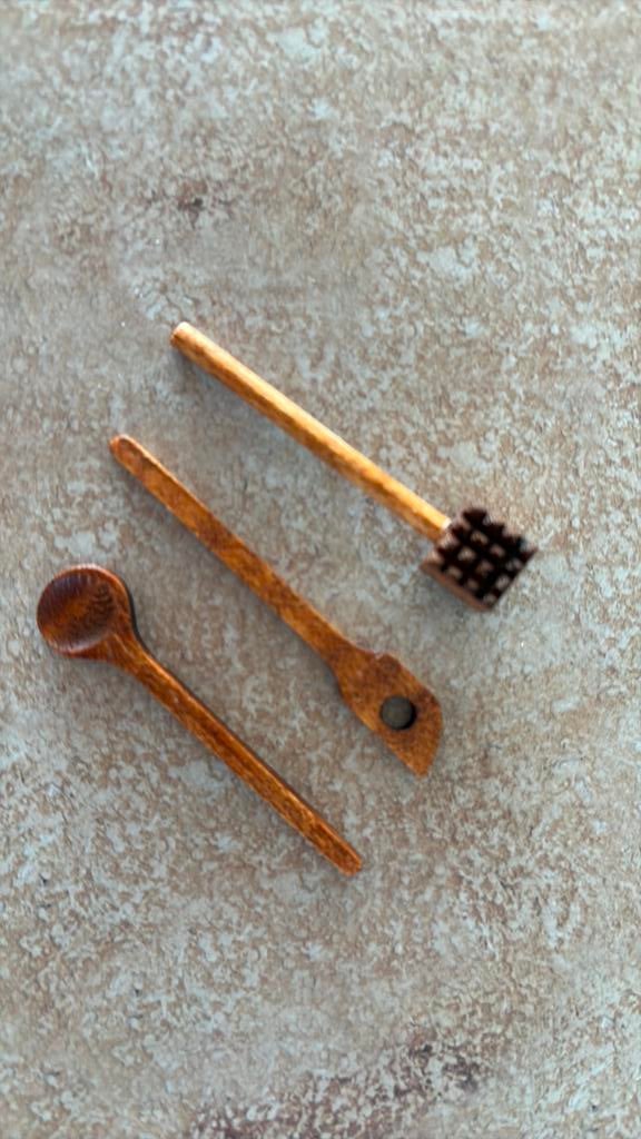 Kleine keukenspullen voor poppenhuis, van hout, Verzenden, Gebruikt