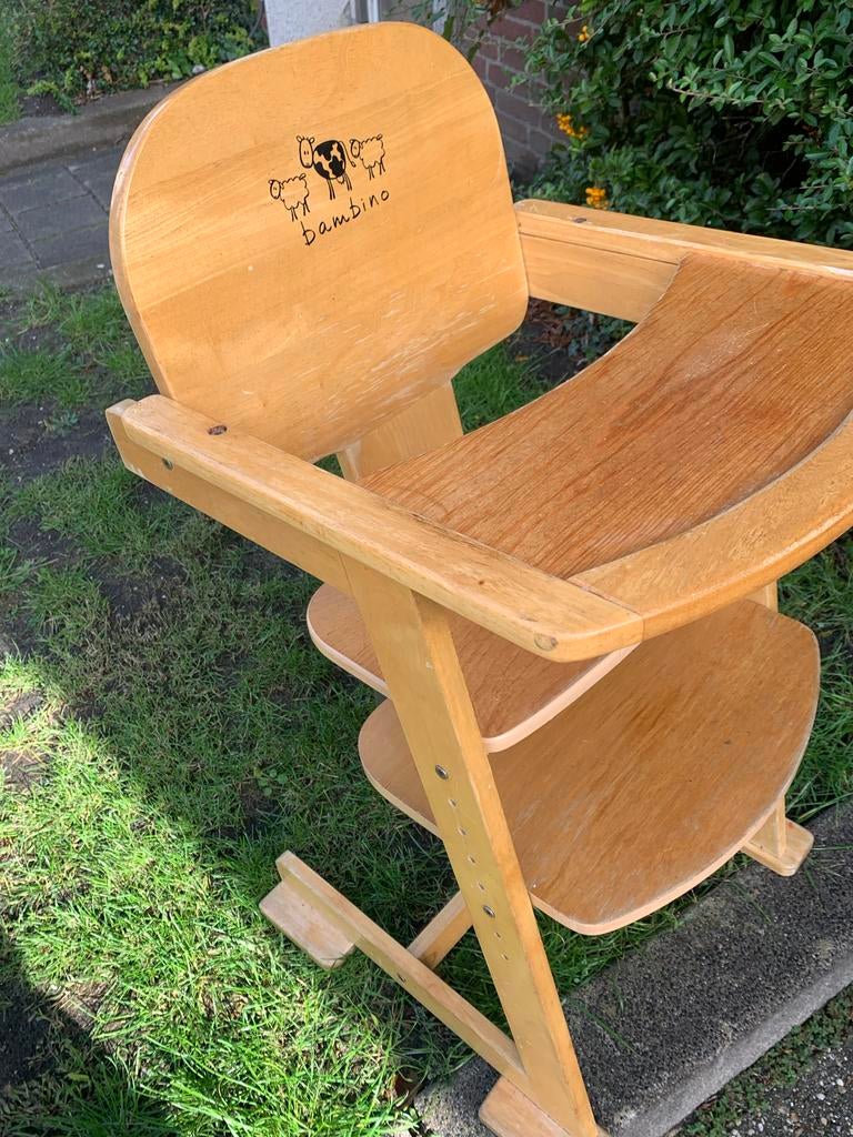 Houten kinderstoel Bambino, Kinderen en Baby's, Kinderstoelen, Ophalen of Verzenden, Gebruikt, Meegroeistoel, Afneembaar eetblad