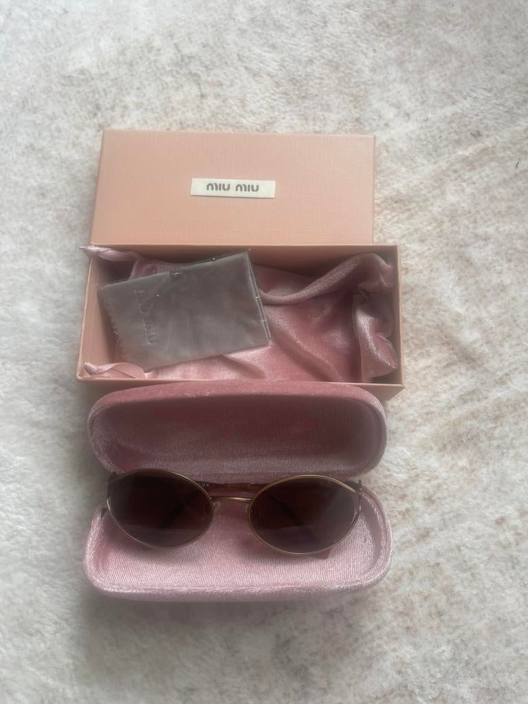 Zonnebril miu miu, Sieraden, Tassen en Uiterlijk, Zonnebrillen en Brillen | Dames, Ophalen of Verzenden, Zo goed als nieuw, Overige merken