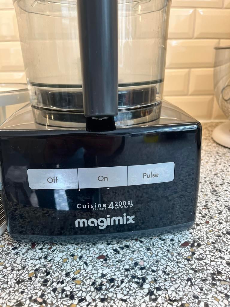 Magimix Cuisine 4200 XL Foodprocessor met accessoires, Gebruikt, Ophalen of Verzenden, 2 tot 3 liter, Vaatwasserbestendig