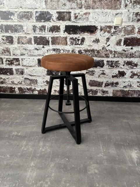 Industriele kruk in hoogte verstelbaar., Ophalen, In hoogte verstelbaar, Zo goed als nieuw, Overige materialen