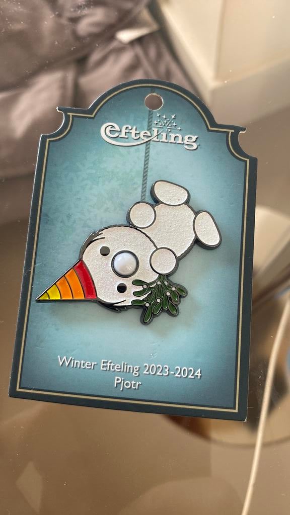 Pjotr winterefteling pin 2023-2024, Verzamelen, Efteling, Ophalen of Verzenden, Zo goed als nieuw, Button of Speldje
