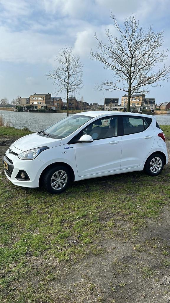Hyundai i10 1.0i 66pk 2016 Wit, Auto's, Hyundai, 31 €/maand, 4 stoelen, Origineel Nederlands, Handgeschakeld