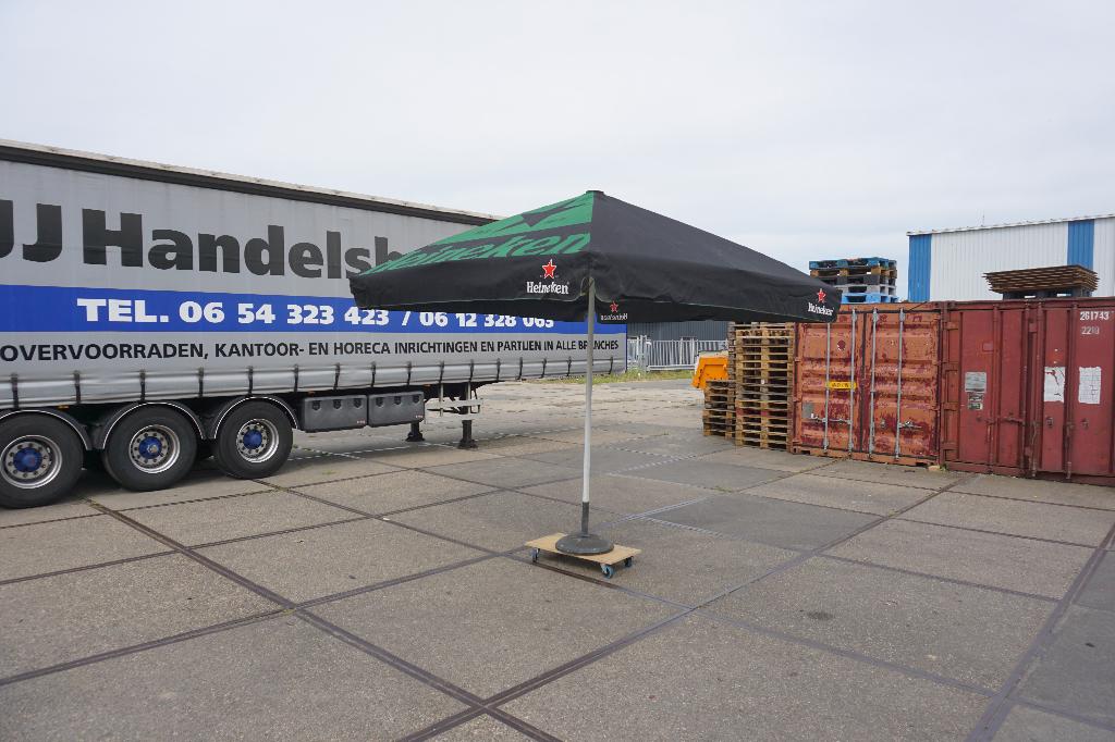 Nette heineken parasol 3x3, Ophalen, Gebruikt, 3 tot 4 meter, Stokparasol