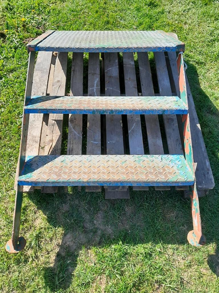 Stevige metalen trap voor keet of verhoogd platform, Ophalen, Gebruikt, Trap, Minder dan 2 meter