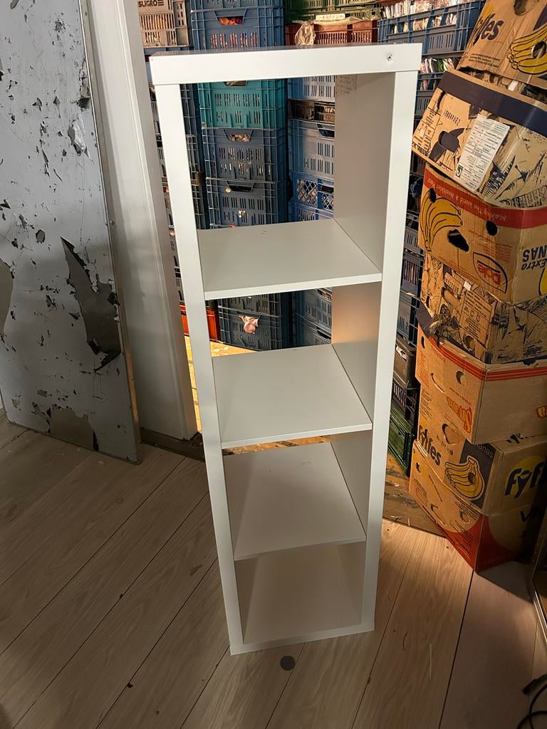 Witte IKEA Kast met 4 Vakken - Ideaal voor Opbergen, Ophalen, Gebruikt