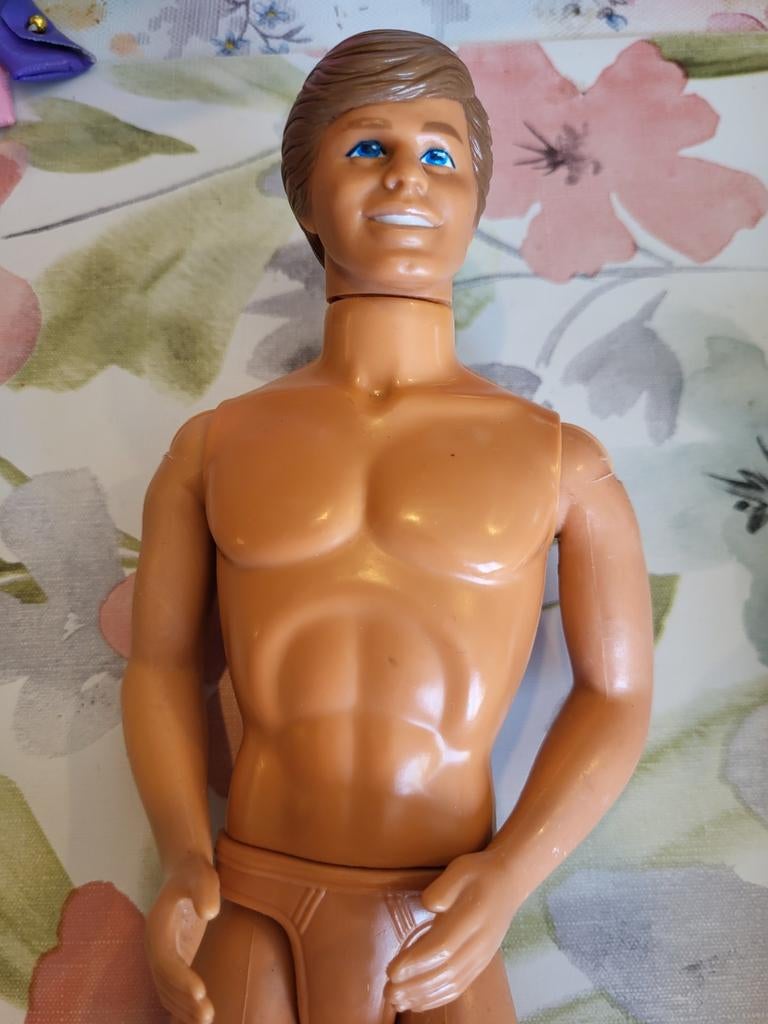 Barbie ken doll tnt taiwan, Verzamelen, Poppen, Ophalen of Verzenden, Zo goed als nieuw, Pop
