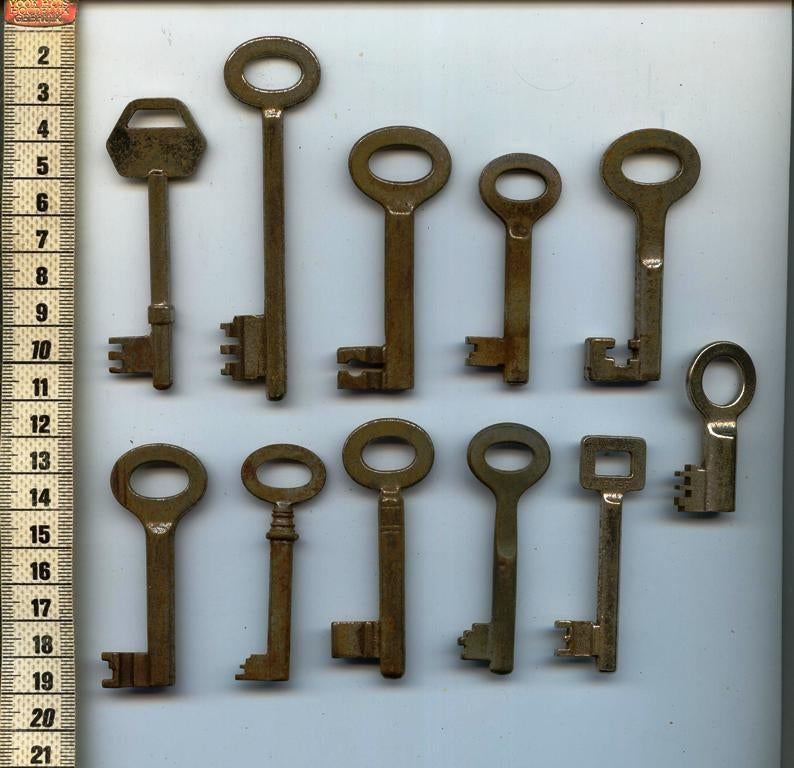 Lot of 11 Old various old keys, Ophalen of Verzenden