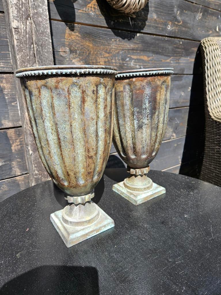 2 ijzeren vazen potten, Ophalen, Gebruikt