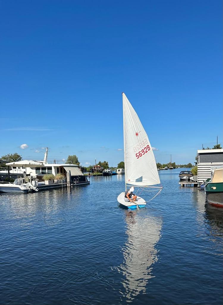 Laser zeilboot inclusief 2 zeilen + dektent - Keurige staat, Watersport en Boten, Open zeilboten, Ophalen, Geen motor, Gebruikt