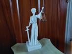 Vrouwe Justitia / Albast / 26 centimeter hoog., Ophalen