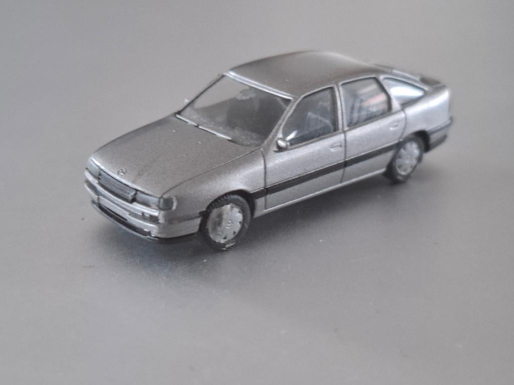 1:87 Opel Vectra hatchback grijsmetallic Herpa € 3,5, Hobby en Vrije tijd, Modelauto's | 1:87, Verzenden, Zo goed als nieuw, Auto