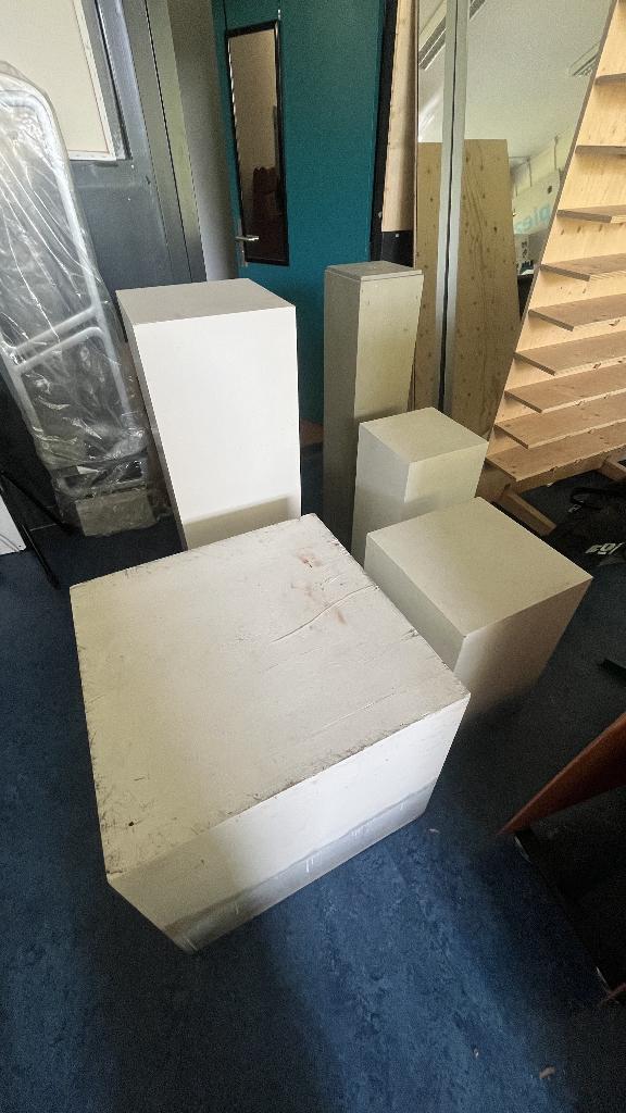 Presentatie blokken kubussen pilaren sokkels winkel display, Ophalen, Gebruikt