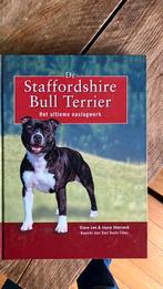 Nieuw boek Staffordshire Bull Terrier met alles over dit ras, Boeken, Ophalen of Verzenden, Zo goed als nieuw, Honden