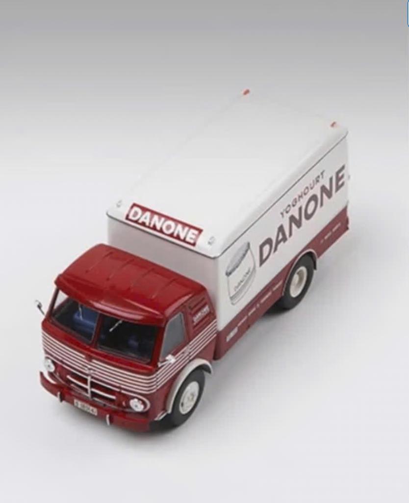 Miniature FORD Mustang 1968 Bleu métallique avec caravane Airstream Jet-car NOREV NOREV270582 | Collect World