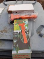 2 noodhamers, Ophalen