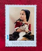 Persoonlijke postzegel meisje klederdracht kat poes, Ophalen of Verzenden, Na 1940, Postfris