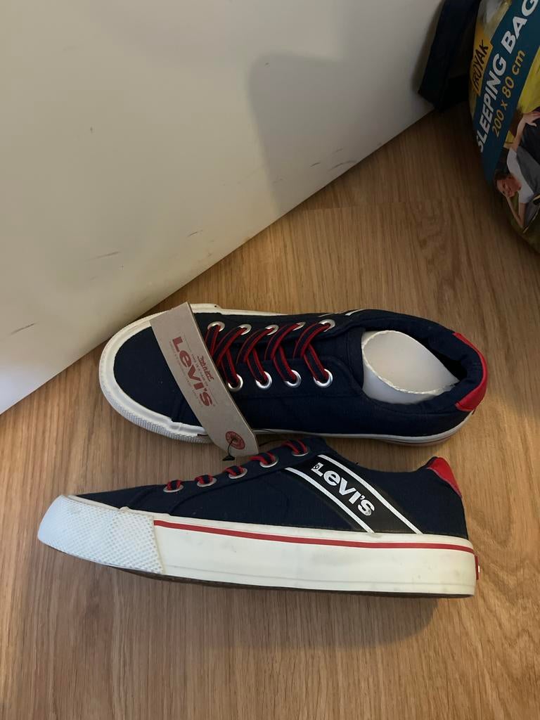 Nieuwe Levi's sneakers maat 30, Ophalen of Verzenden, Nieuw, Jongen of Meisje, Schoenen