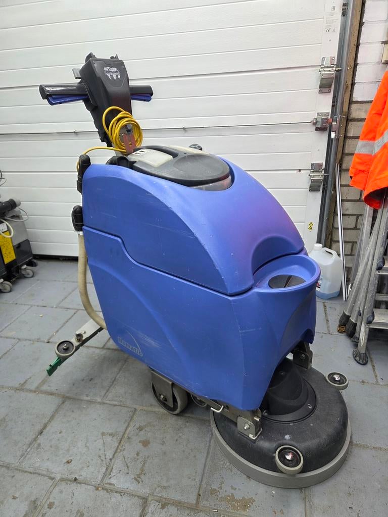 Schrobzuigmachine Numatic tt3450, Doe-het-zelf en Verbouw, Reinigingsmachines, Ophalen, Gebruikt, Schrobmachine