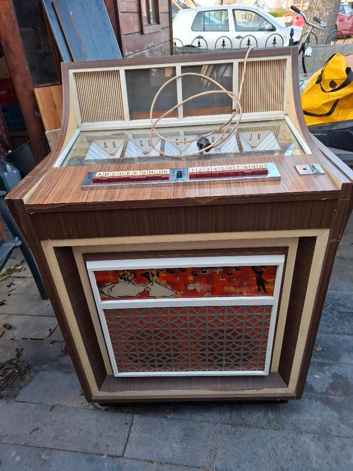 Frodena Consul 100 jukebox met Seeburg M100B Binnenwerk, Verzamelen, Automaten | Jukeboxen, Gebruikt, Seeburg, 1960 tot 1970, Ophalen