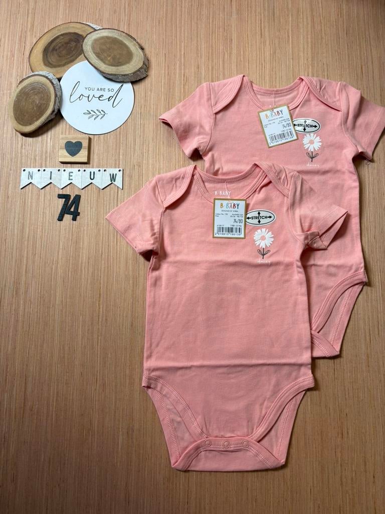 Baby girl 2x roze korte mouw rompers bloem Wibra maat 74/80, Ophalen of Verzenden, Nieuw, Meisje, Nacht- of Onderkleding