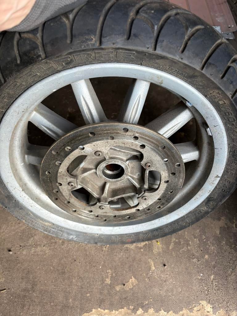 Achterwiel met nette band piaggio mp3 250 / 300cc, Ophalen