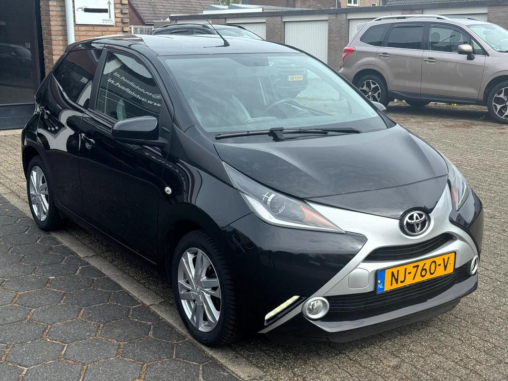 Toyota Aygo 1.0 VVT-i x-sport | CAMERA, BLUETOOTH, CRUISE CO, Voorwielaandrijving, Stof, 4 stoelen, Zwart