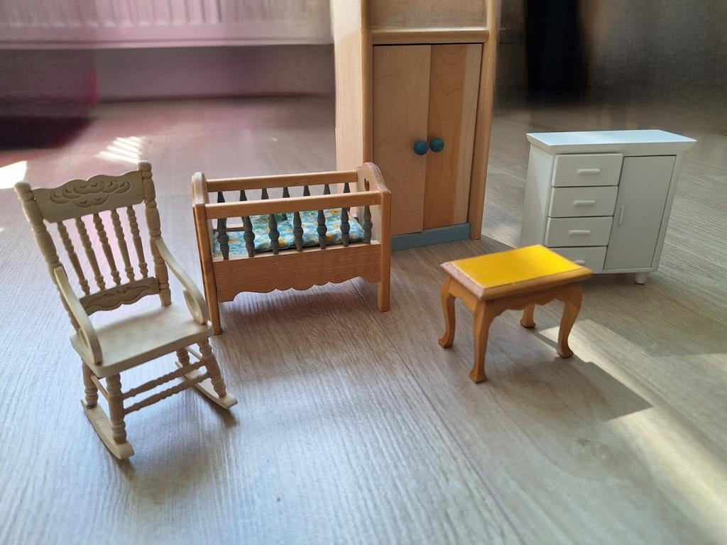 Miniatuur meubels voor poppenhuis - 5-delige set, Ophalen of Verzenden, Gebruikt, Jongen of Meisje