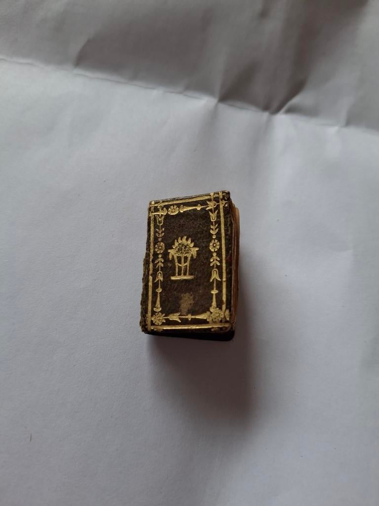 Oud miniatuur boekje   ( 1843) bieden, Ophalen of Verzenden, Zo goed als nieuw, Dame, Zilver