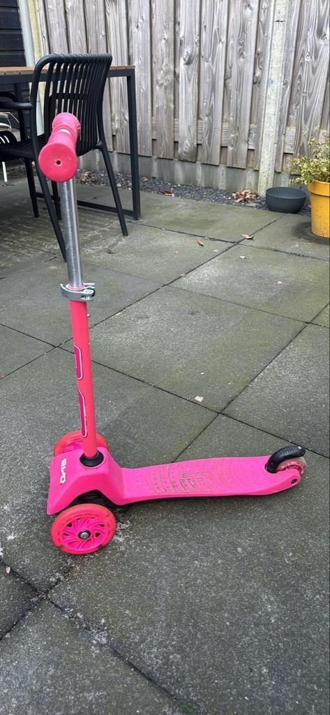 Roze step met lichtjes, ideaal voor kinderen, Fietsen en Brommers, Steps, Gebruikt, Gewone step, Ophalen