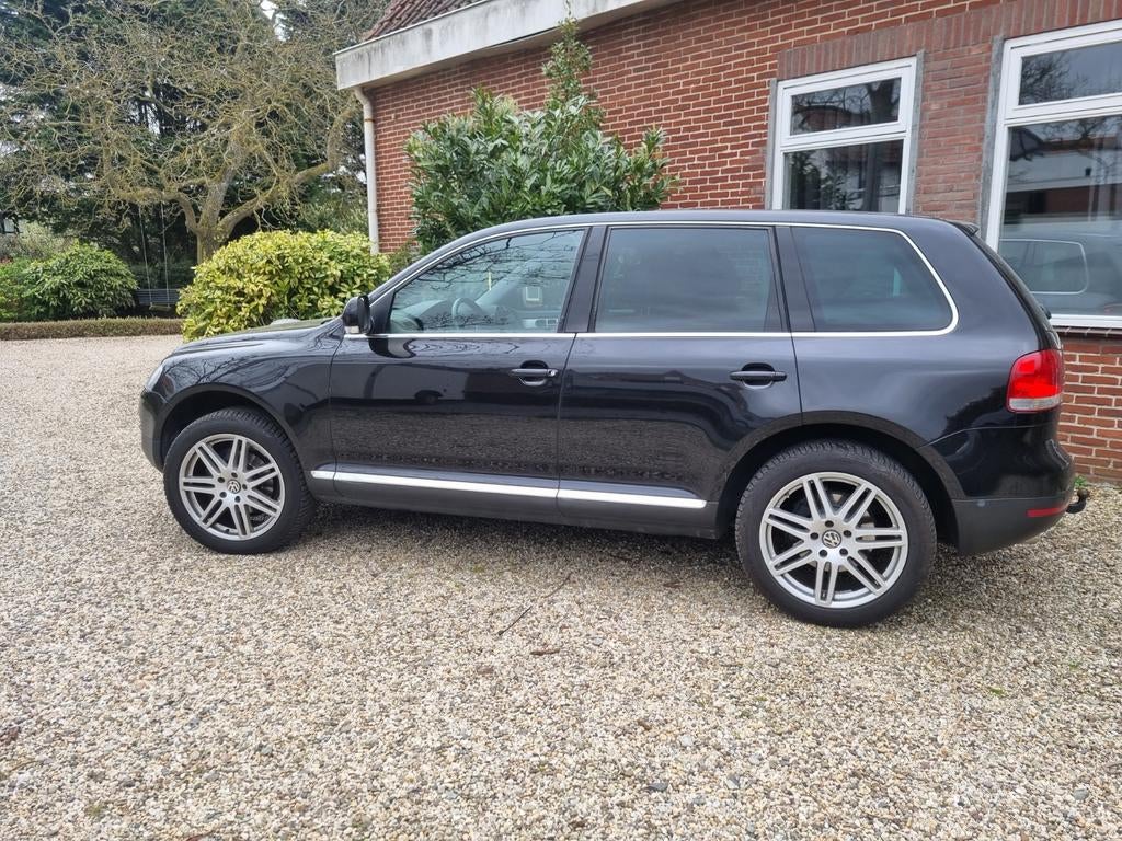 Volkswagen Touareg 4.2 V8 228KW 4MOTION AUT 2003 Zwart, Auto's, Automaat, 4172 cc, Zwart, Leder