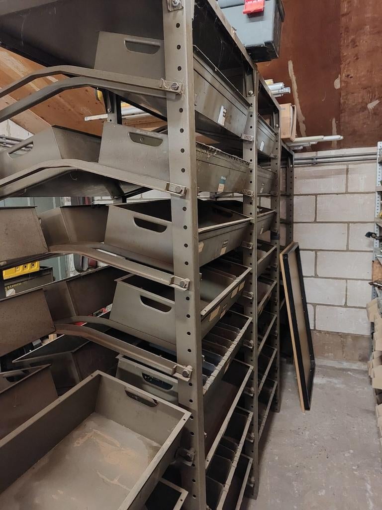 Vakkenkast met losse bakken, oerdegelijk, Ophalen, 250 mm of meer