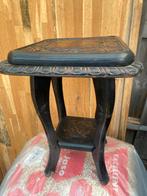 Antieke bijzettafel met houtsnijwerk, Ophalen of Verzenden