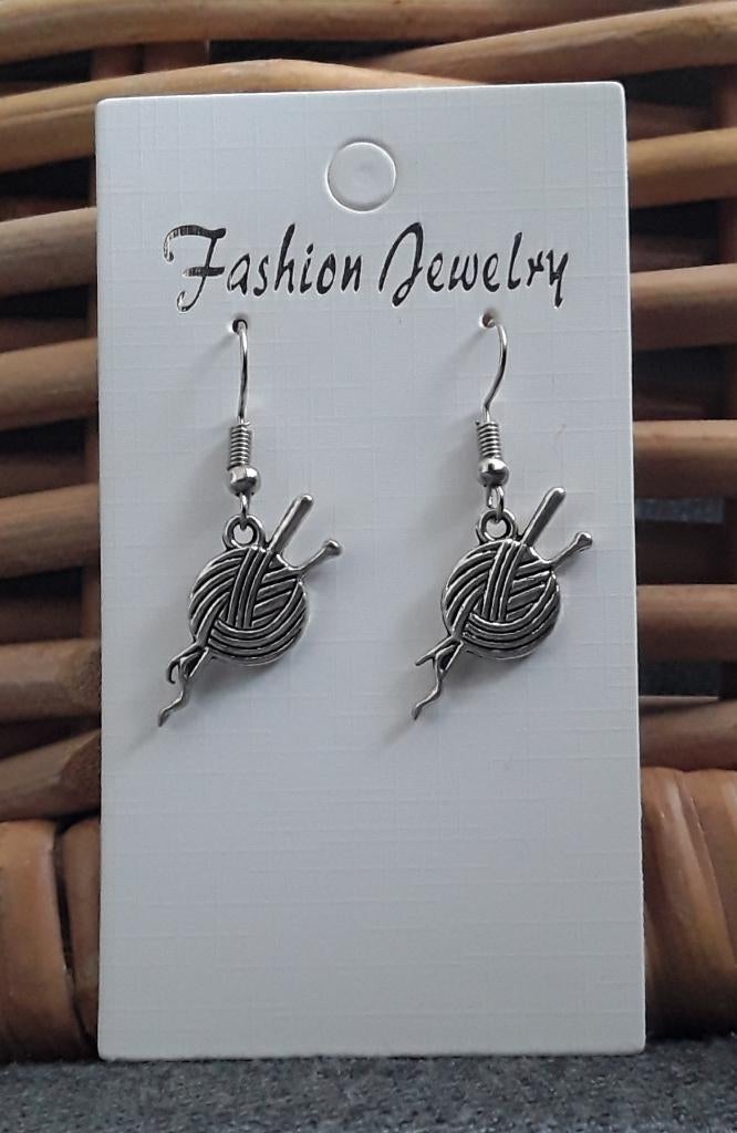 Oorbellen wol - breien - handwerken, Overige materialen, Hangers, Nieuw, Ophalen of Verzenden