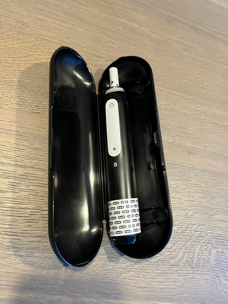 Nieuw Oral-B iO4N elektrische tandenborstel met reisetui, Ophalen of Verzenden, Gebruikt, Mondverzorging