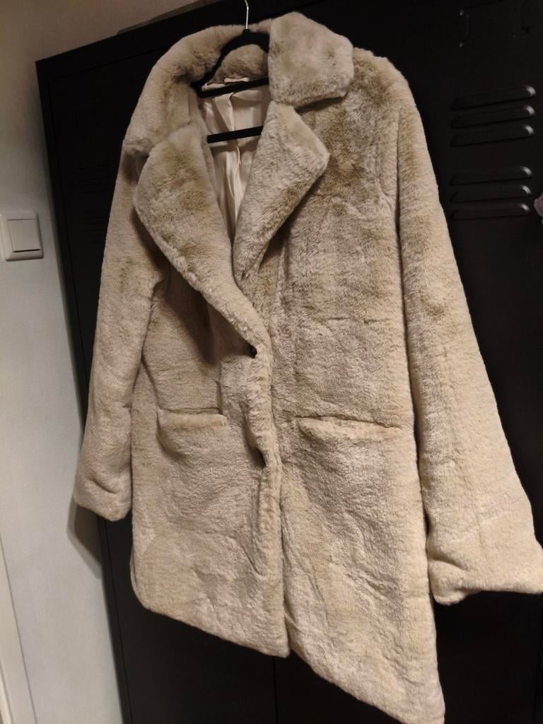 Nette nep bontjas beige maat 38, Ophalen of Verzenden, Zo goed als nieuw, Maat 38/40 (M), Beige