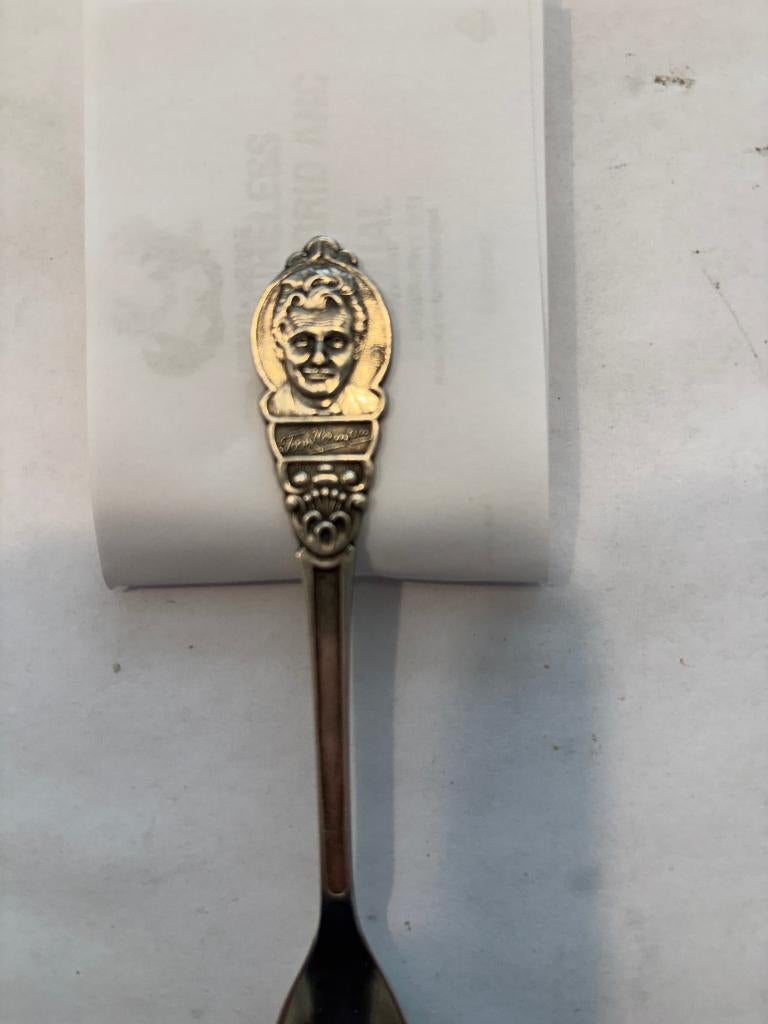 verzilverd theelepeltje met de  afbeelding van Toon Hermans, Antiek en Kunst, Verzenden