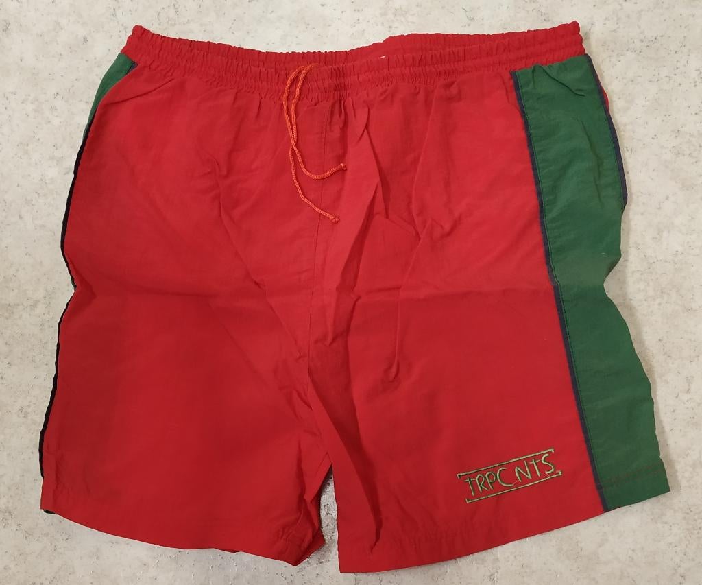 Een korte rood-groene sportbroek van TRPCNTS, nieuw., Sport en Fitness, Fitnessmaterialen, Ophalen of Verzenden, Nieuw, Overige typen