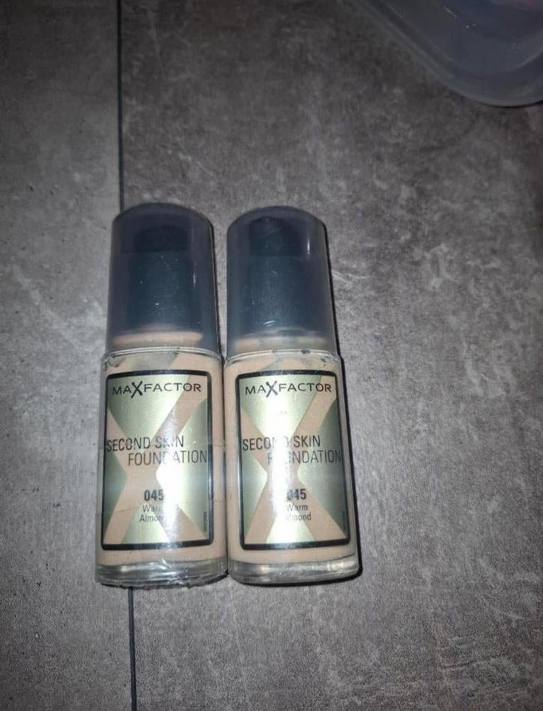 2 nieuwe Max Factor Second Skin Foundation (advr 79), Overige kleuren, Gehele gezicht, Nieuw, Ophalen of Verzenden