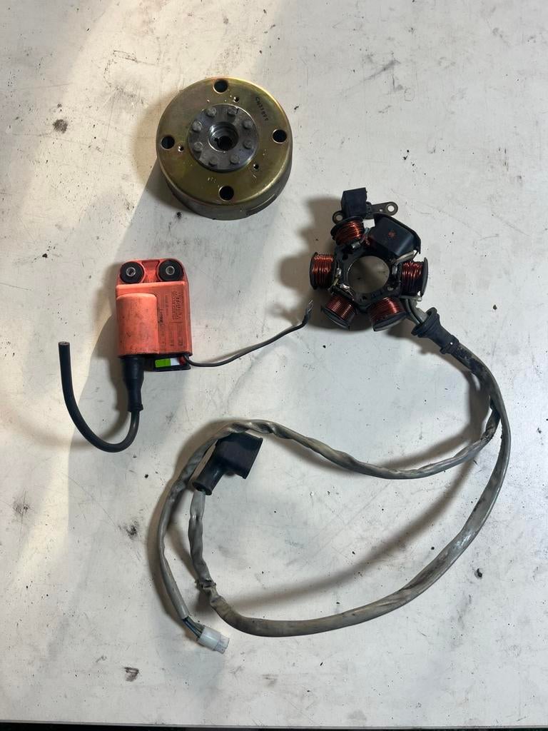 Bobine/Vliegwiel/ontsteking piaggio 2 takt oud model, Ophalen of Verzenden, Zo goed als nieuw, Blok