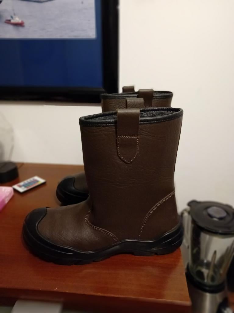 Nieuw Modder en sneeuwlaarzen met veiligheidsneus maat 46, Tuin en Terras, Werkkleding, Ophalen of Verzenden, Nieuw