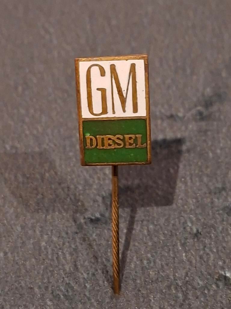Geëmailleerde speld GM DIESEL, Verzamelen, Speldjes, Pins en Buttons, Ophalen of Verzenden, Gebruikt