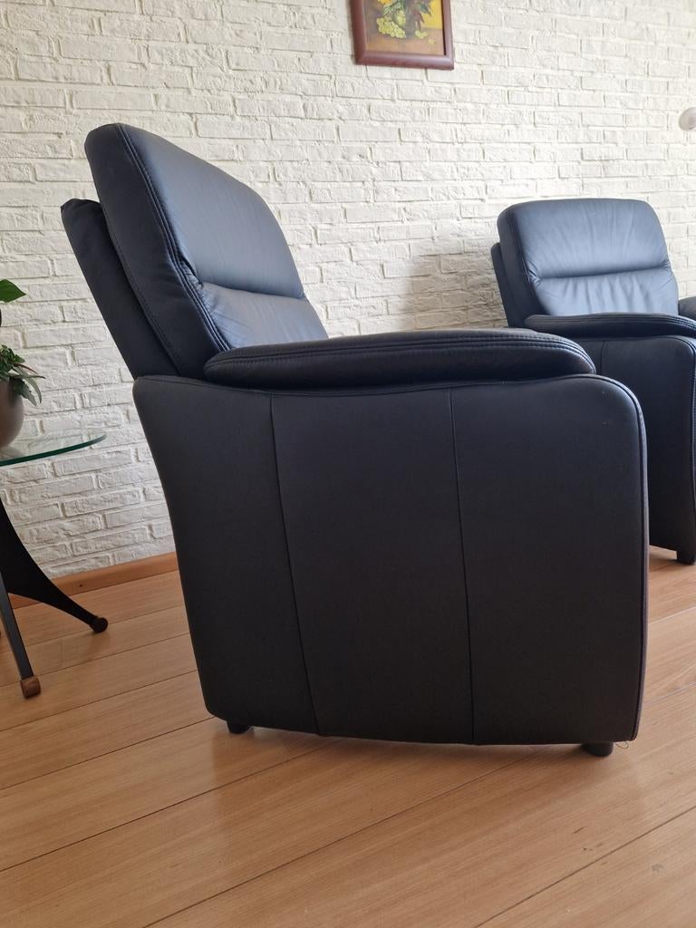 2x Zwarte Leren Fauteuils - Comfortabel en Stijlvol, Ophalen, Modern, Klassiek, Comfort, Zo goed als nieuw, 75 tot 100 cm