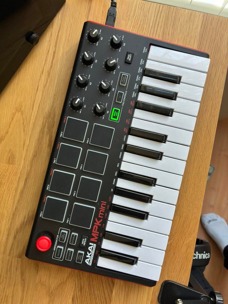AKAI MPK Mini MIDI keyboard controller met opbergtas, Ophalen