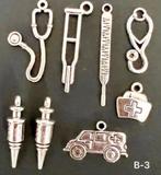 8 Bedels Verpleging, Spuit, Stethoscoop, Ziekenwagen B-3, Overige merken, Nieuw, Ophalen of Verzenden, 4 bedels of meer