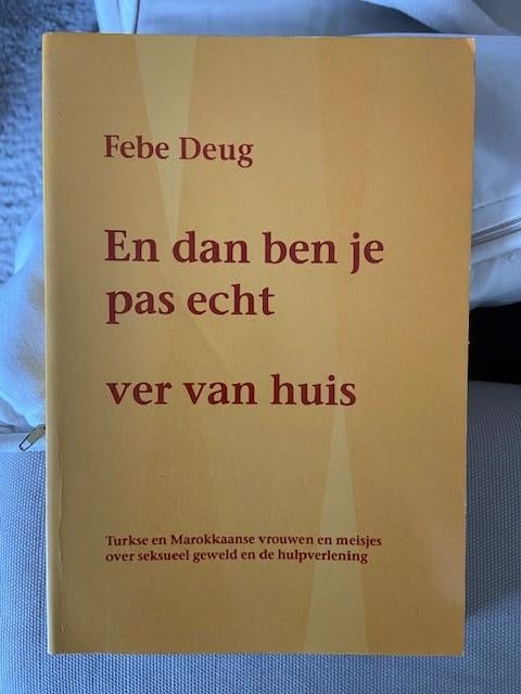 En dan ben je pas echt ver van huis - Febe Deug, Ophalen of Verzenden, Gelezen