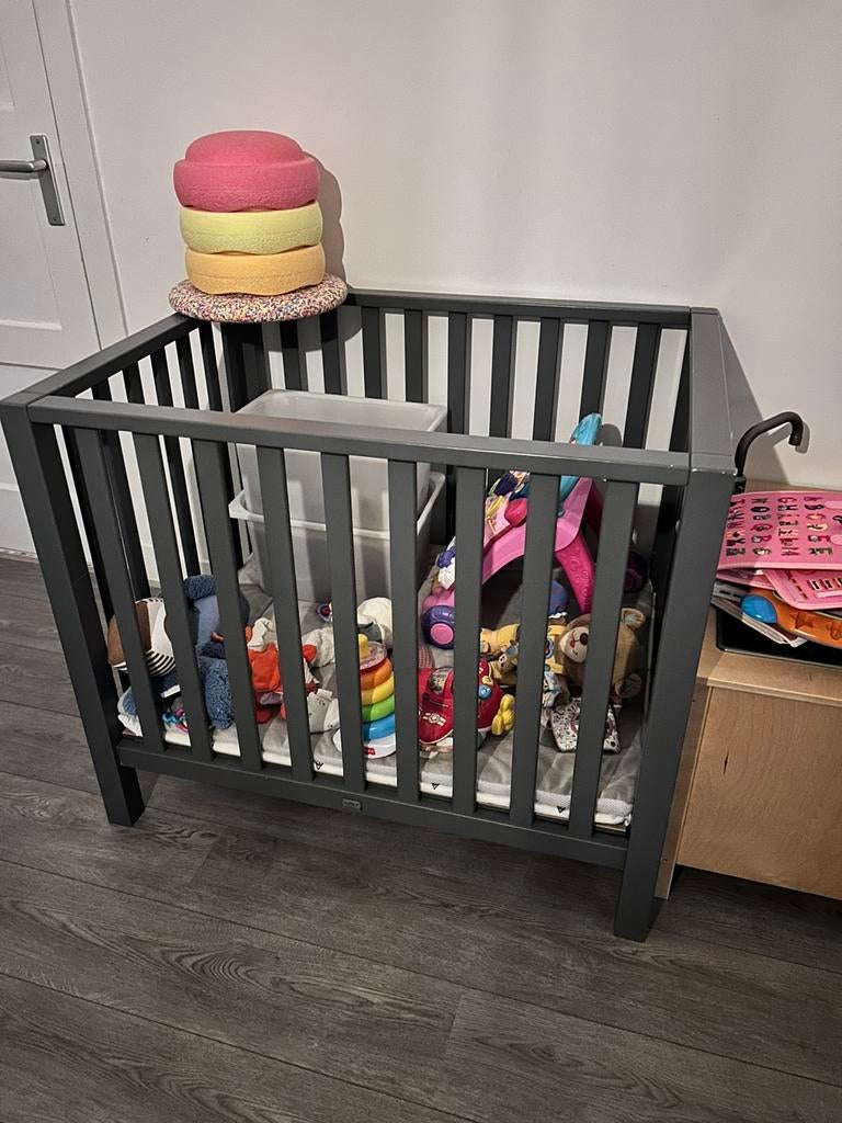 Box met 2 kleden, Ophalen, Zo goed als nieuw, Rechthoekig, Boxkleed