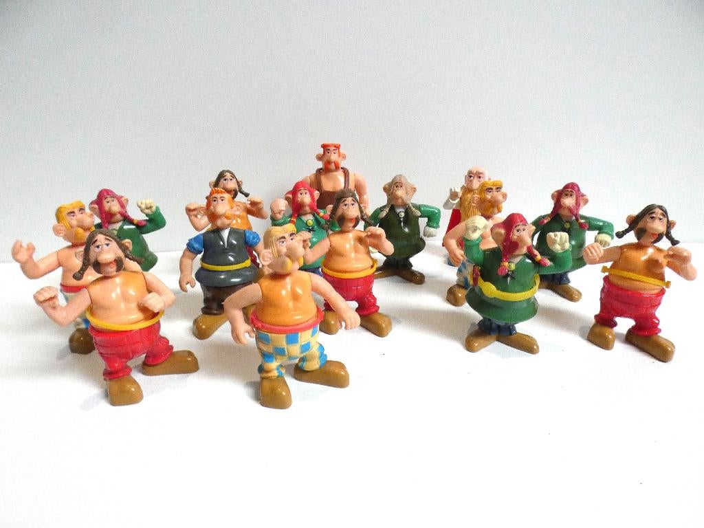 Te koop 15 Toycloud (1980) poppetjes uit de strip Asterix, Meerdere stripboeken, Ophalen of Verzenden, Gelezen