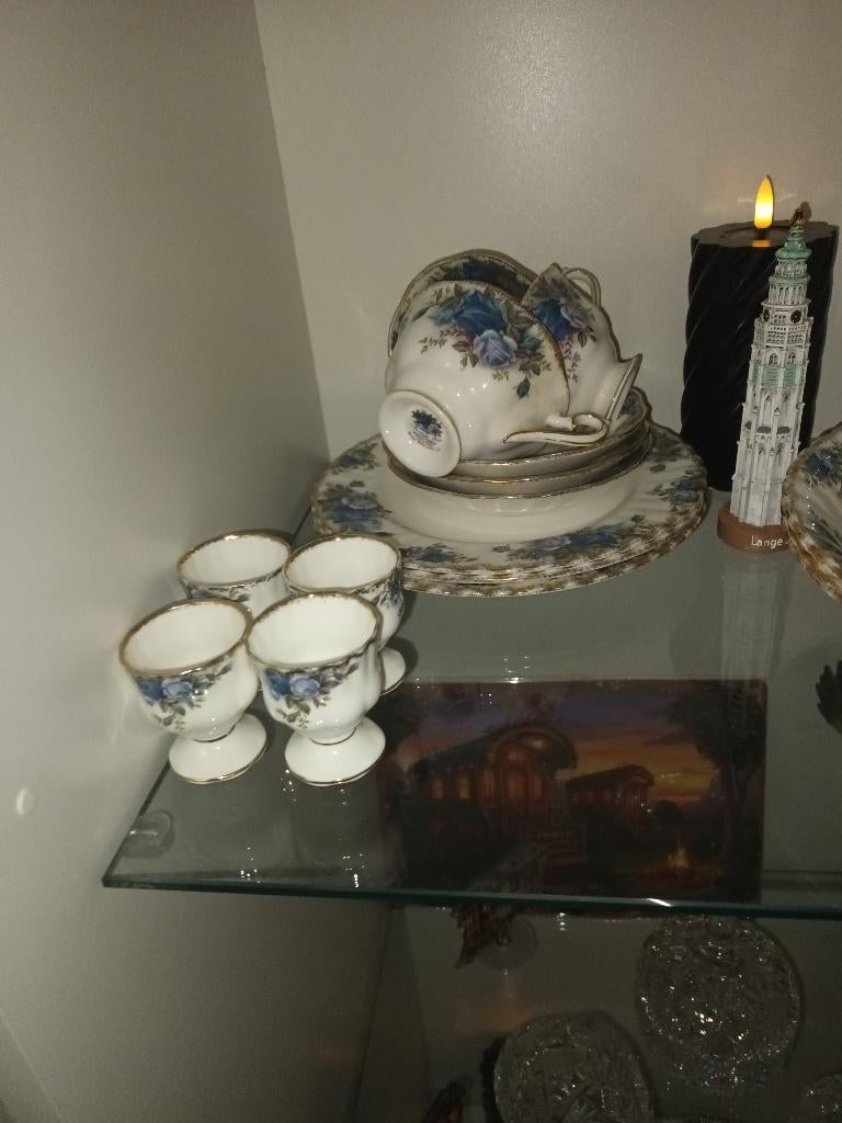 Royal Albert, Ophalen
